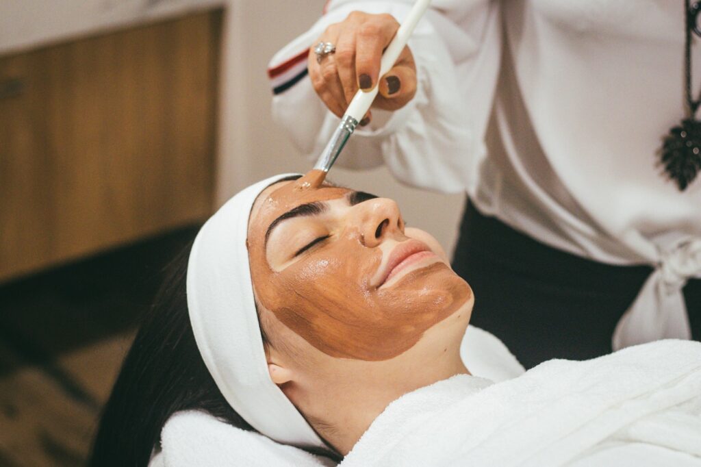 Aqua Spa 메조테라피: 자연스럽게 탱탱한 피부를 위한 심층 진피 영양 전달